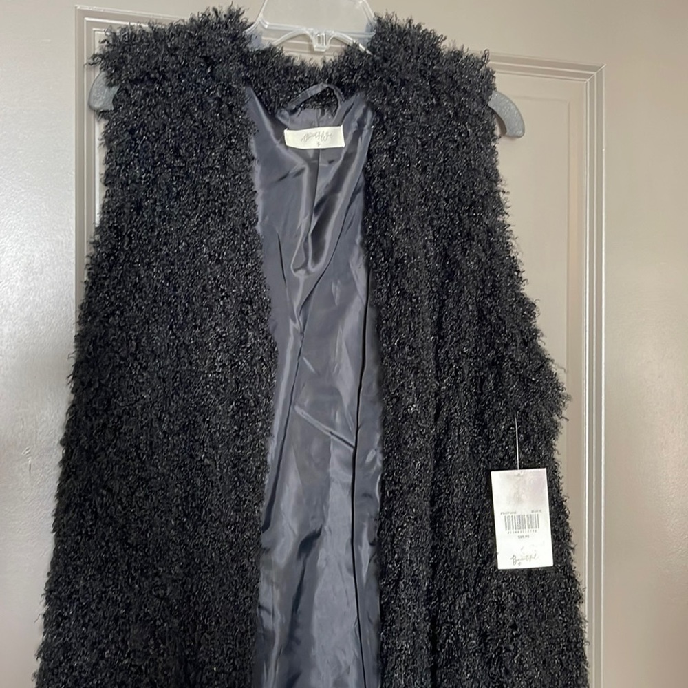 A Beautiful Soul faux fur black vest, NWT, size B, smoke free home